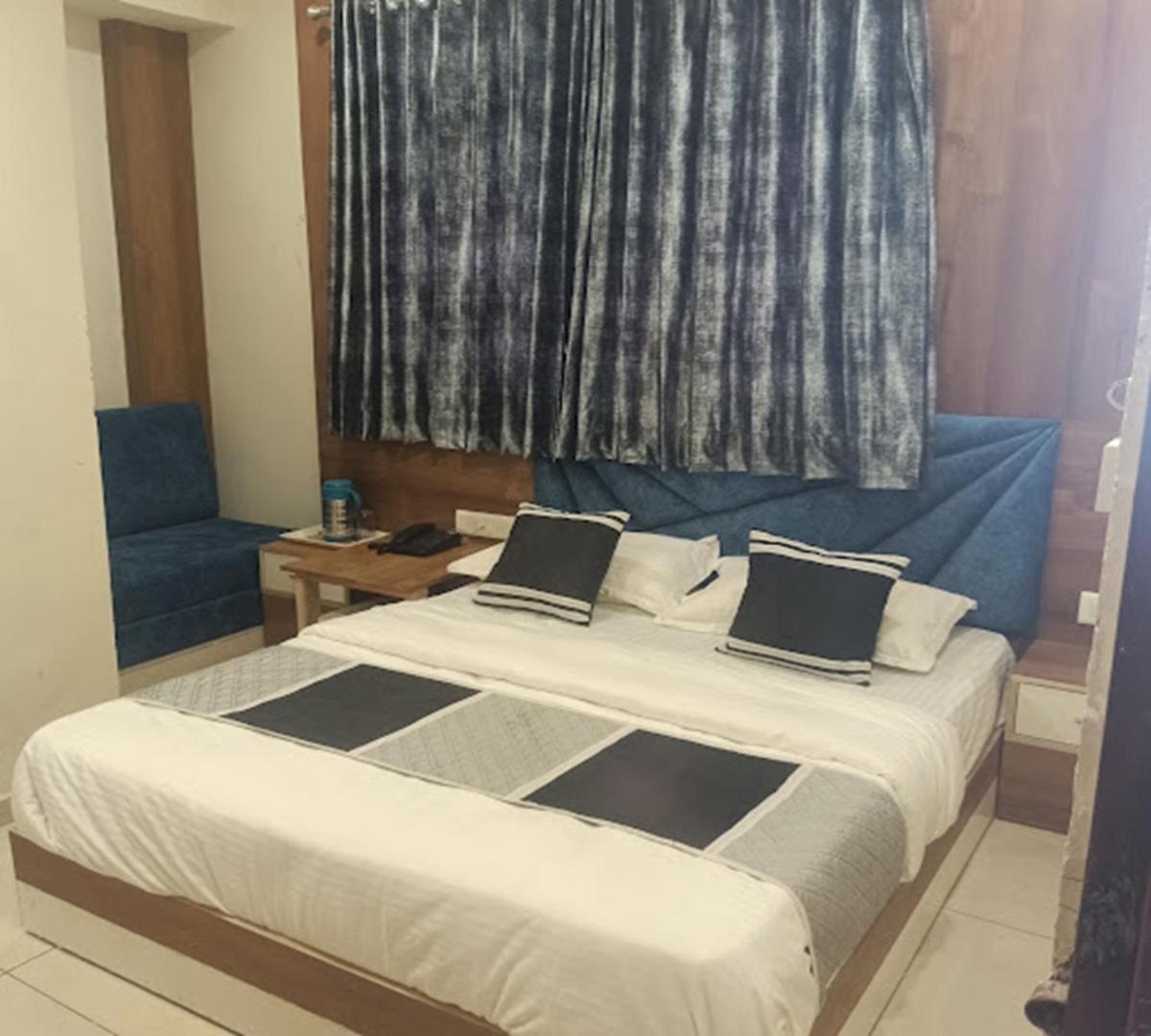 Galaxy Inn Hotel Ahmedabad Exterior photo